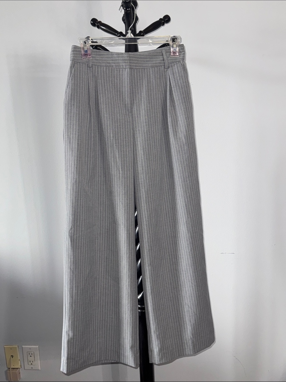 Reitmans Gray Pinstripe Wide-Leg Trousers 7.1B